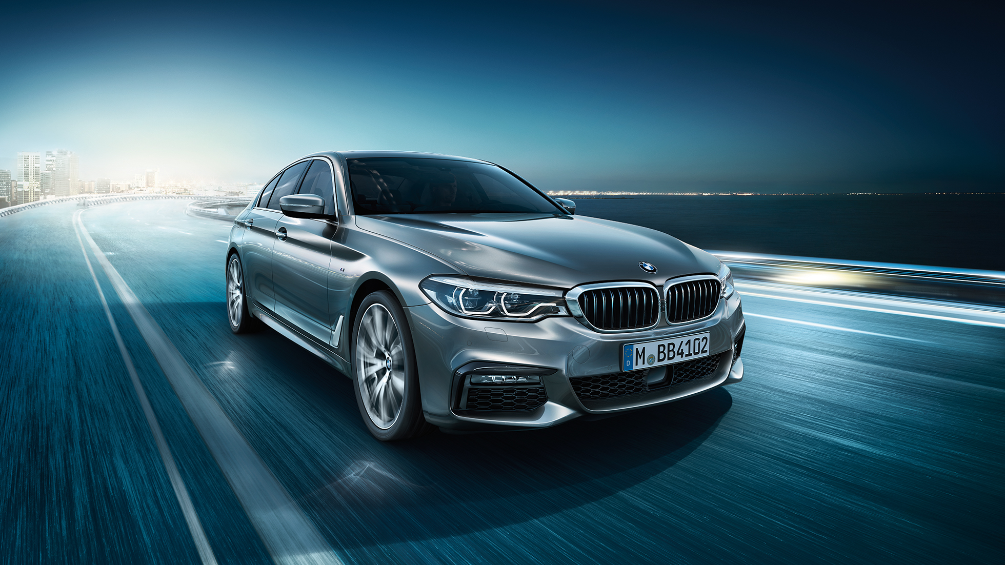 Design BMW Série 5 Berline BMW Série 5 Berline 540i Berline G30 Bluestone metallic Vue de trois quarts avant
