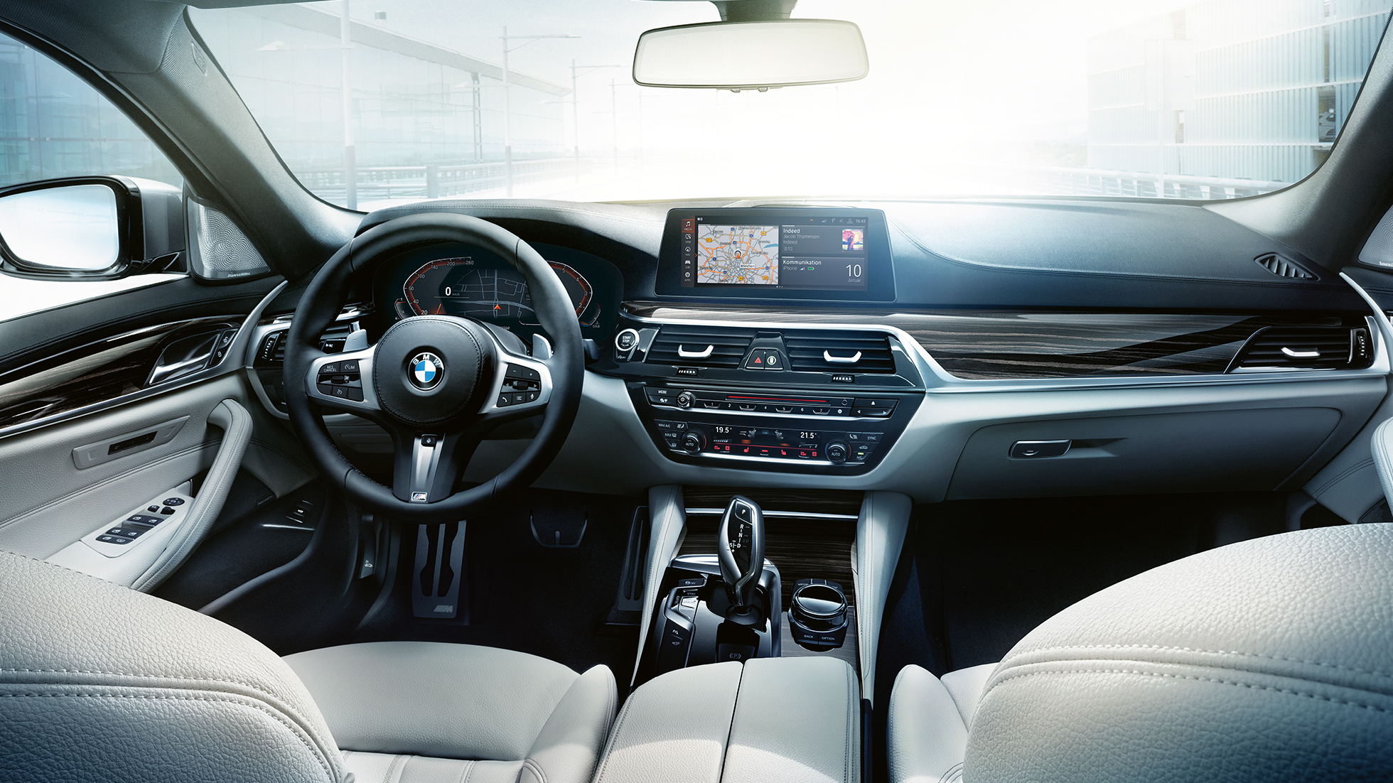 Volant BMW Série 5 Berline Intérieur habitacle volant aperçus de la BMW Série 5 Berline 540i Berline G30 Bluestone metallic habitacle