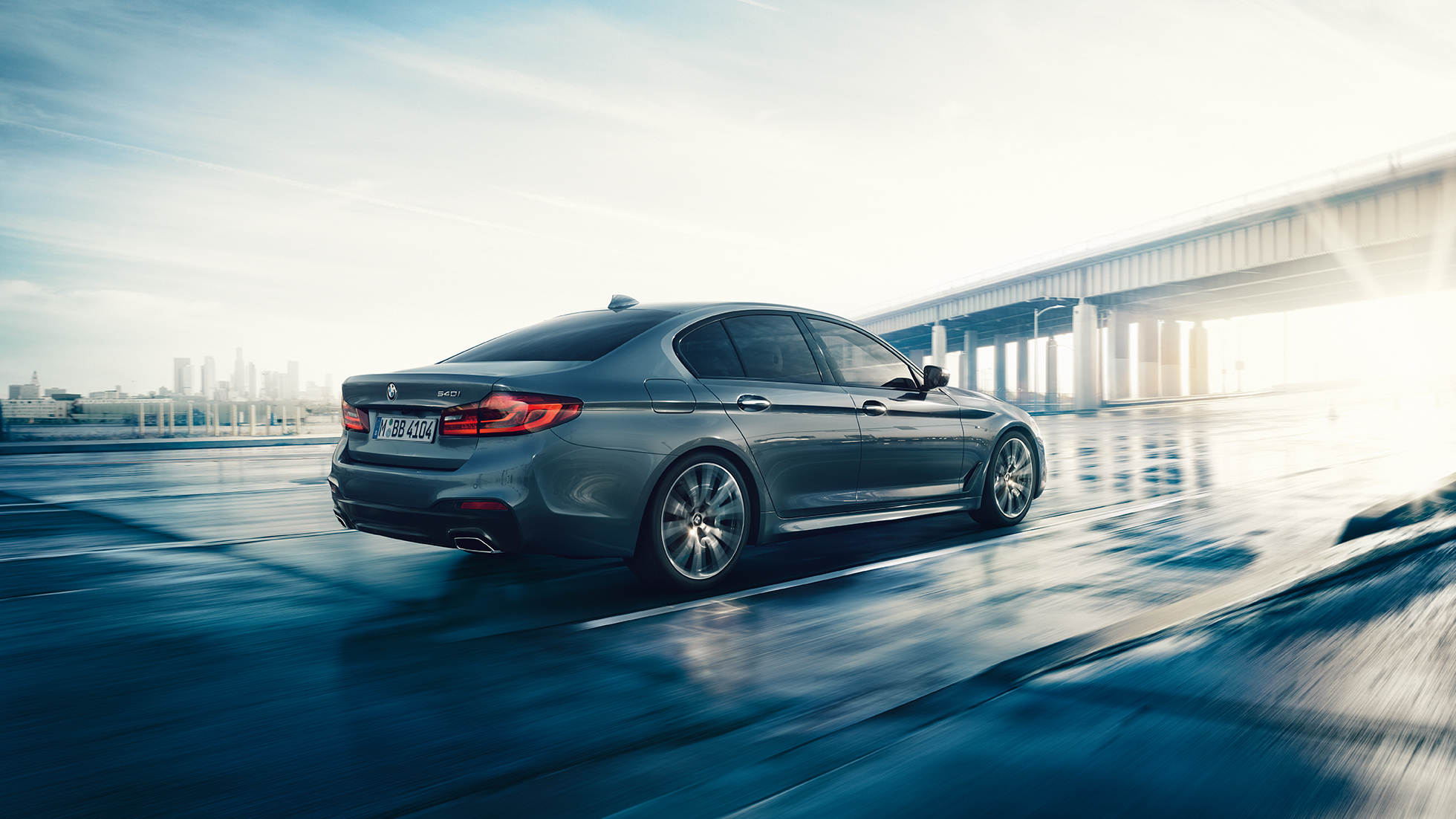 Arrière BMW Série 5 Berline Arrière aperçus de la BMW Série 5 Berline 540i Berline G30 Bluestone metallic vue de trois quarts arrière