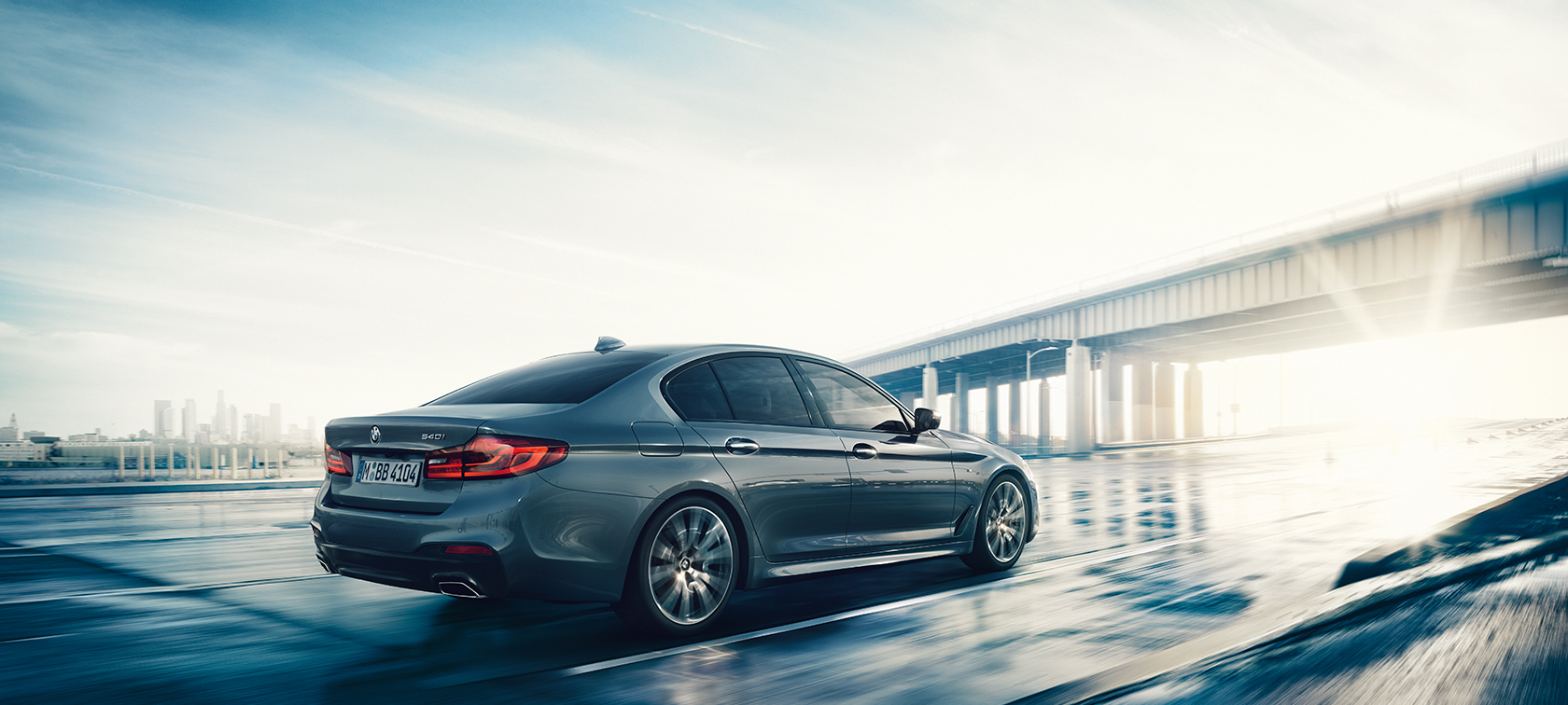 BMW Série 5 Berline 540i Berline BMW Série 5 Berline 540i Berline G30 Bluestone metallic vue de trois quarts arrière