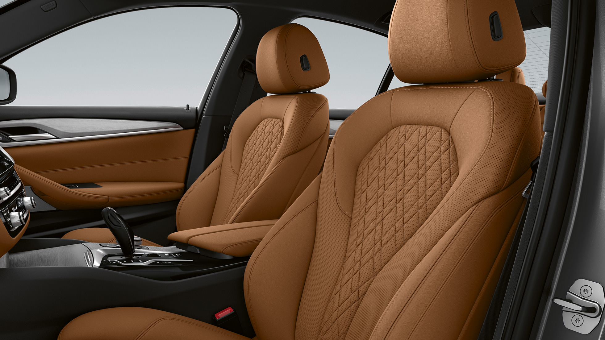 Équipement de base de la BMW Série 5 Berline G30, sellerie Équipement de base de la BMW Série 5 Berline 540i G30 2020, sellerie en Sensatec Cognac, habitacle