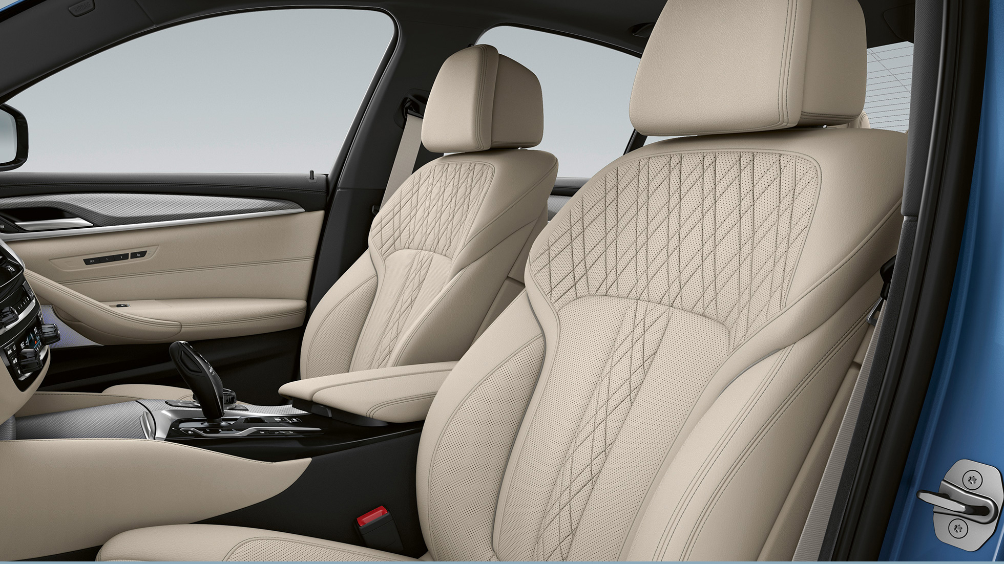 Kit M Sport de la BMW Série 5 Plug-in Hybrid Berline G30, sellerie Sellerie en cuir Dakota Schwarz avec surpiqûres contrastées en Blau du Kit M Sport de la BMW Série 5 Berline 520d xDrive G30 2020, habitacle