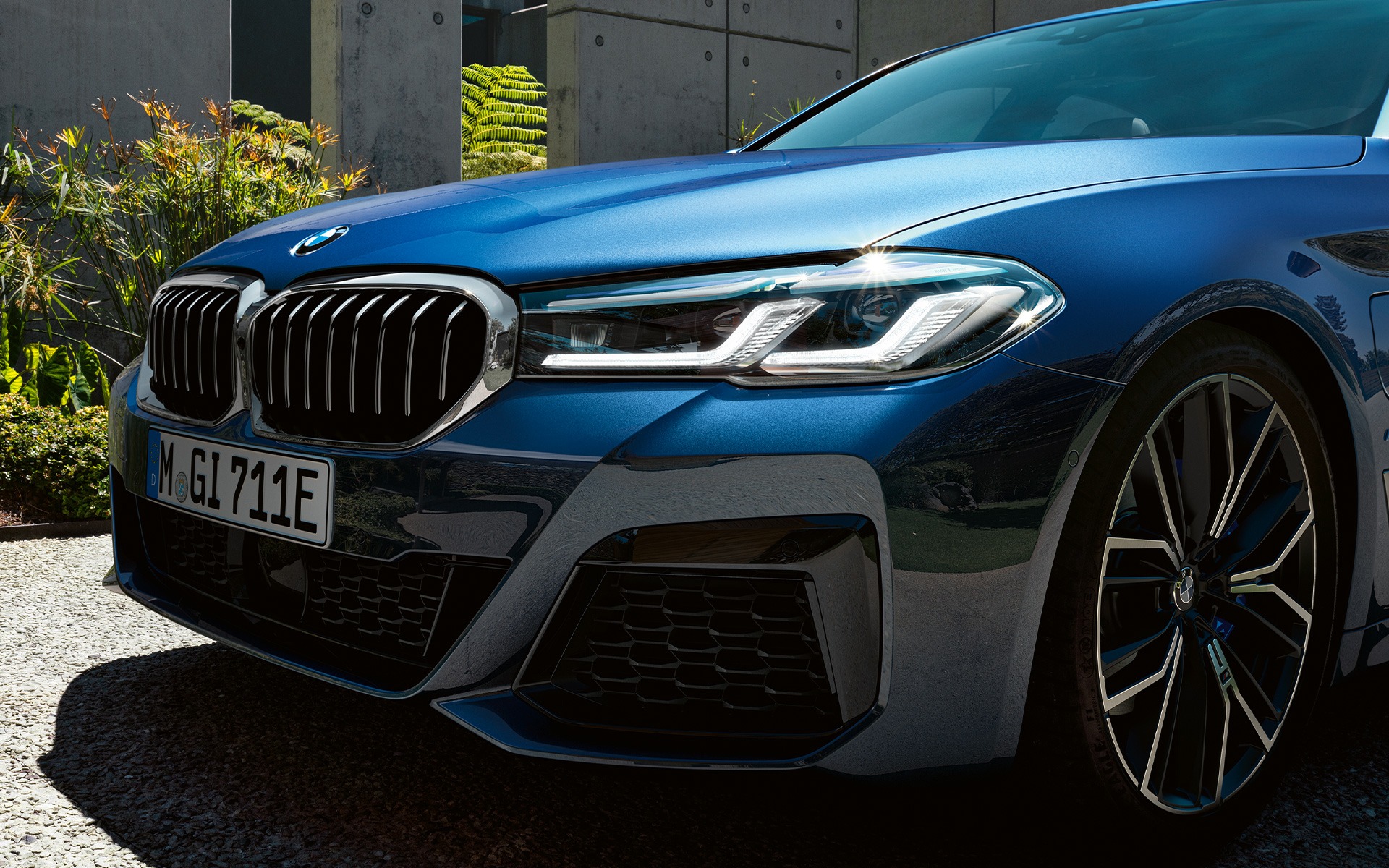 BMW Laserlicht BMW 5er Limousine G30 Facelift 2020 Phytonicblau Nahaufnahme Front 