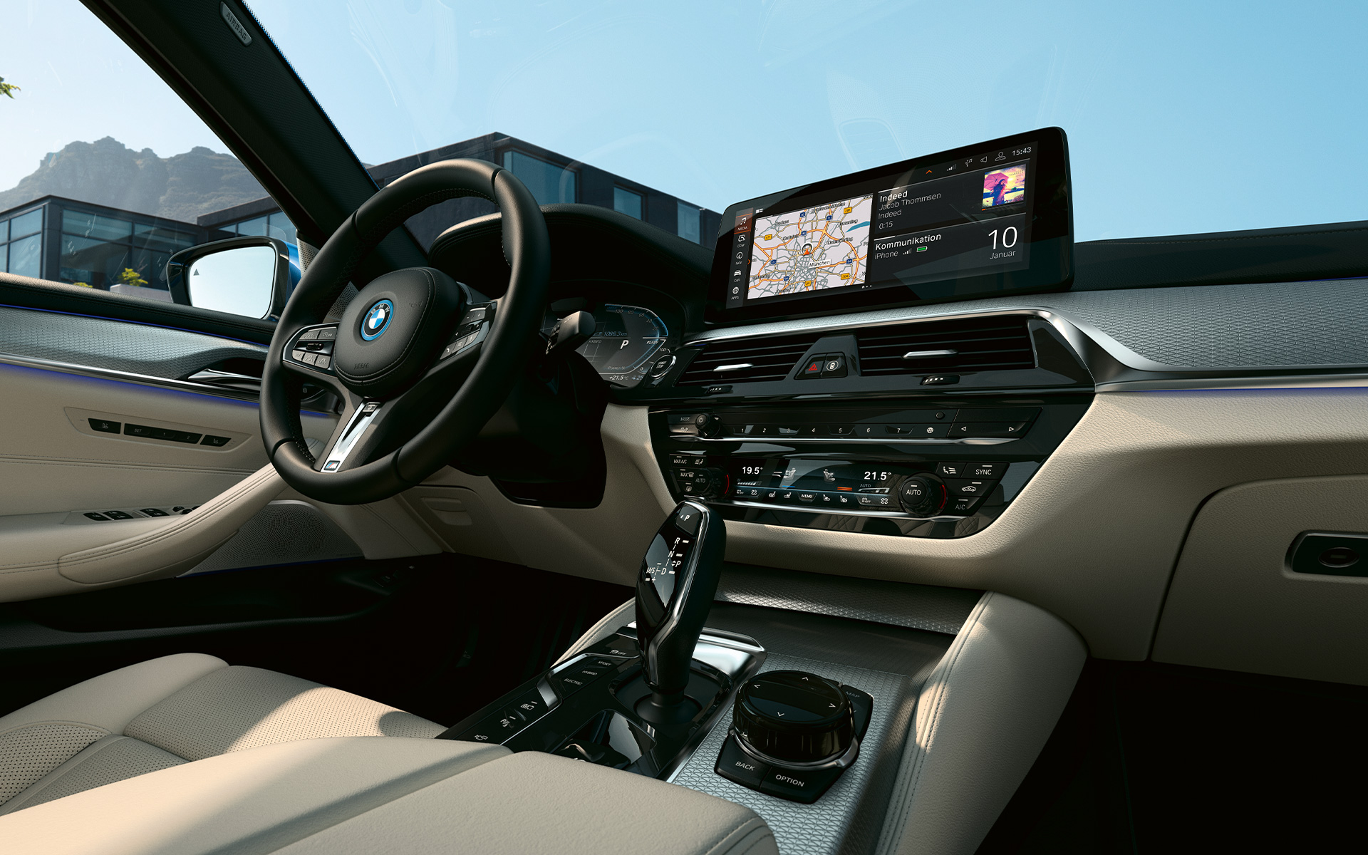Informationsdisplay & Sport-Lederlenkrad BMW 5er Limousine G30 Facelift 2020 Interieur 