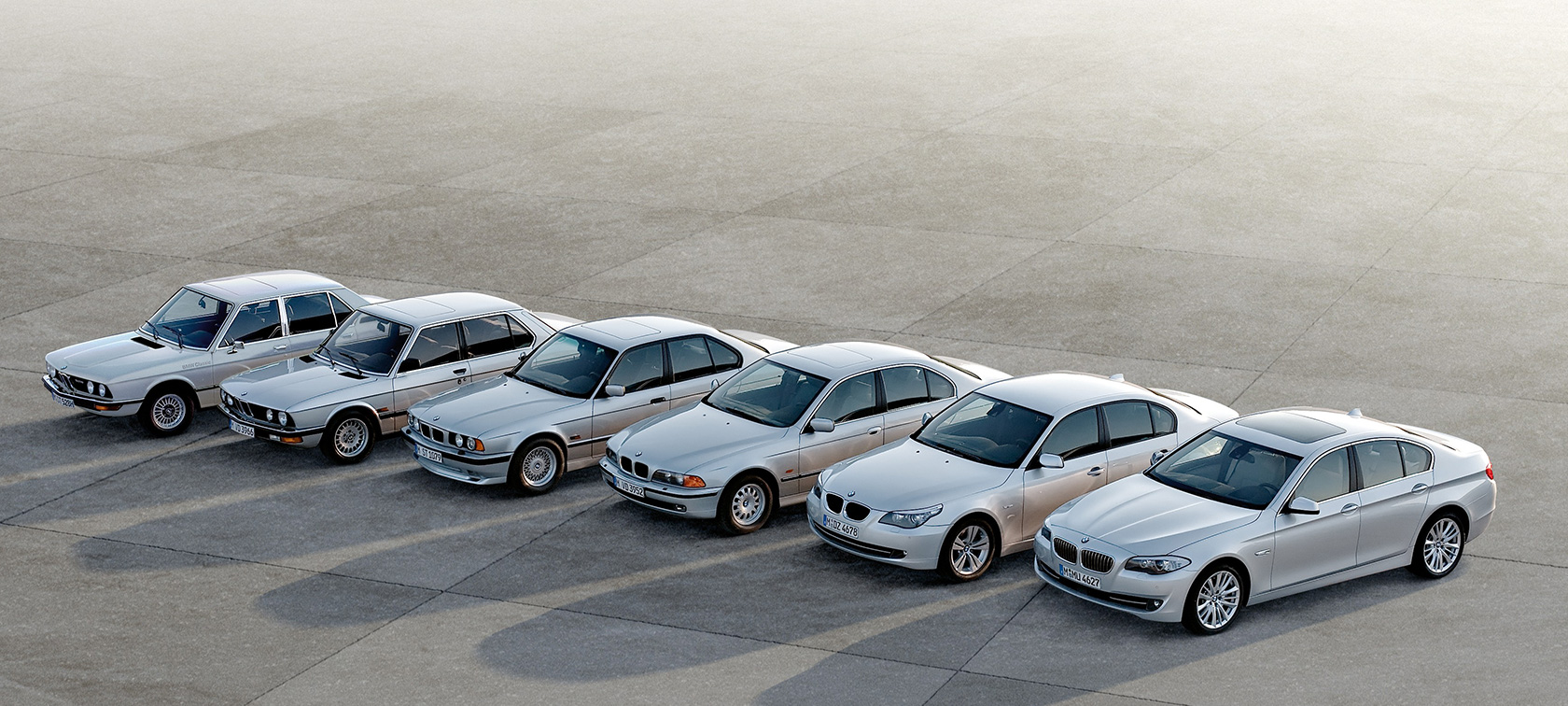 BMW Serie 5 Berlina, 6 generazioni di auto da ferme BMW Serie 5 Berlina, 6 generazioni di auto da ferme