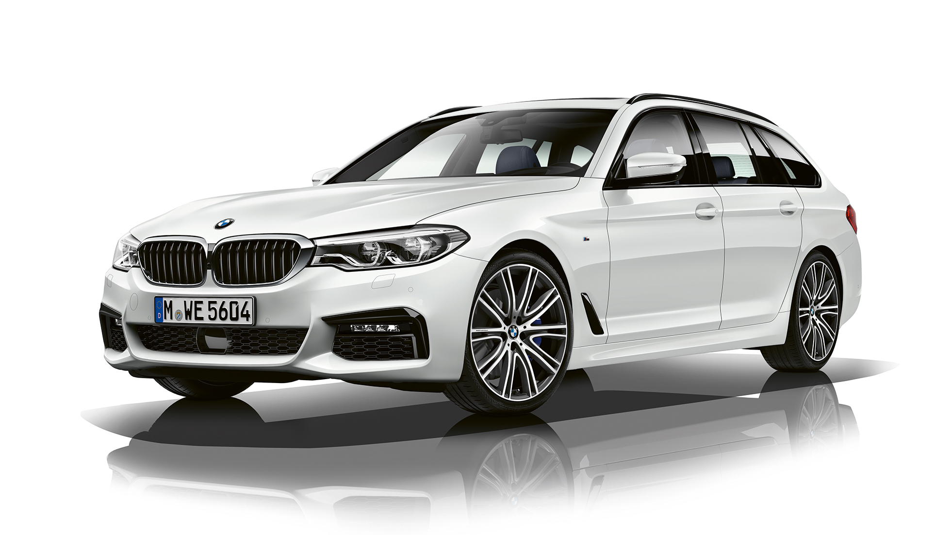 Kit M Sport vue de trois-quarts avant BMW Série 5 Touring Kit M Sport BMW Série 5 Touring 530d xDrive Touring G31 Alpinweiß vue de trois-quarts avant