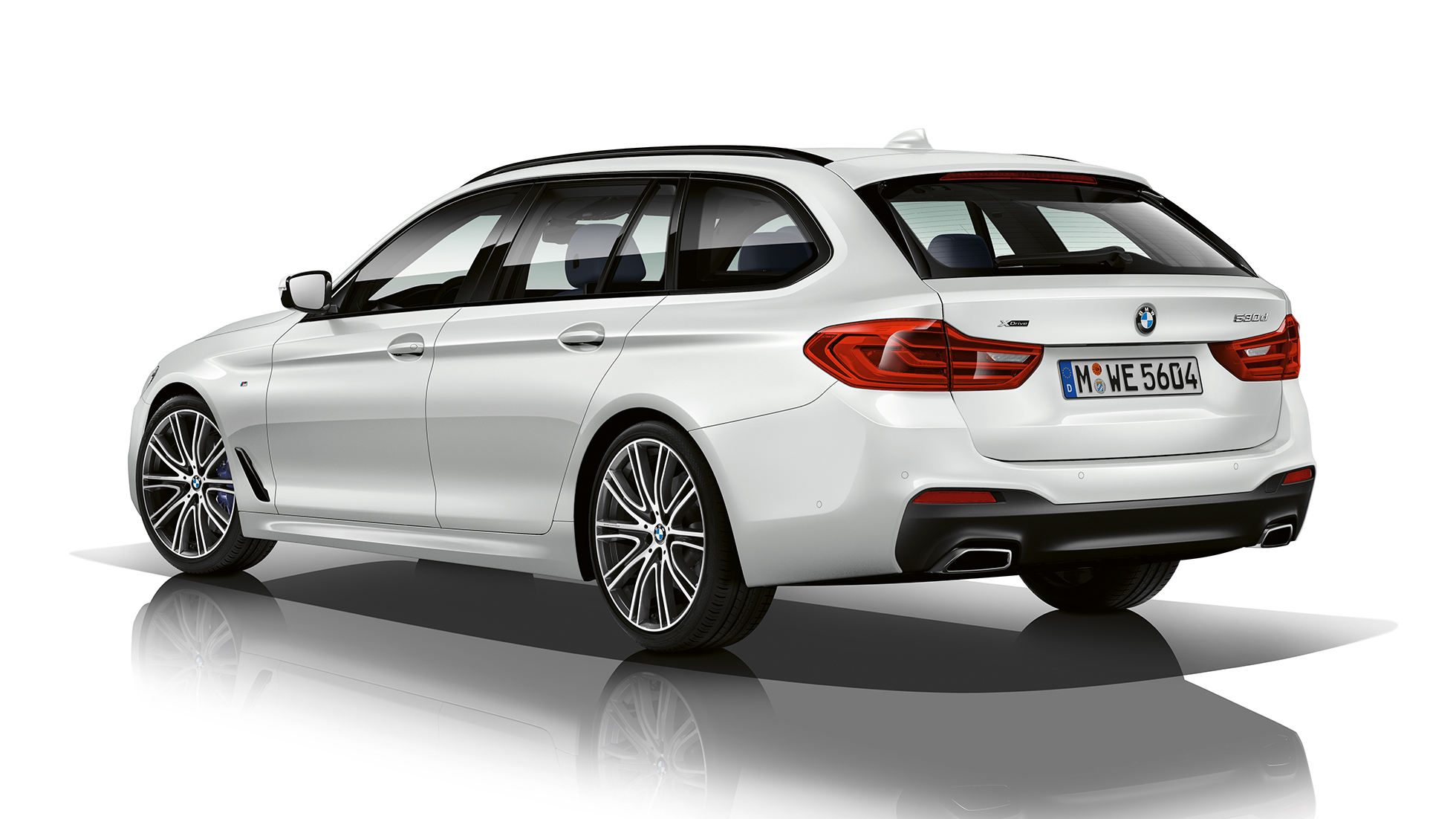 Kit M Sport vue de trois-quarts arrière BMW Série 5 Touring Kit M Sport BMW Série 5 Touring 530d xDrive Touring G31 Alpinweiß vue de trois-quarts arrière