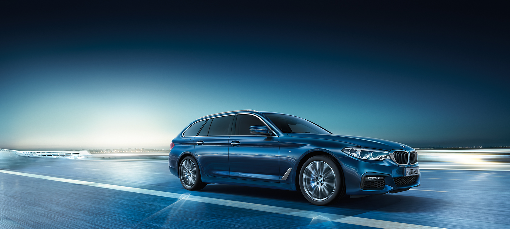 BMW Série 5 Touring 530d xDrive Touring BMW Série 5 Touring 530d xDrive Touring G31 Mediterranblau metallic vue de trois-quarts profil
