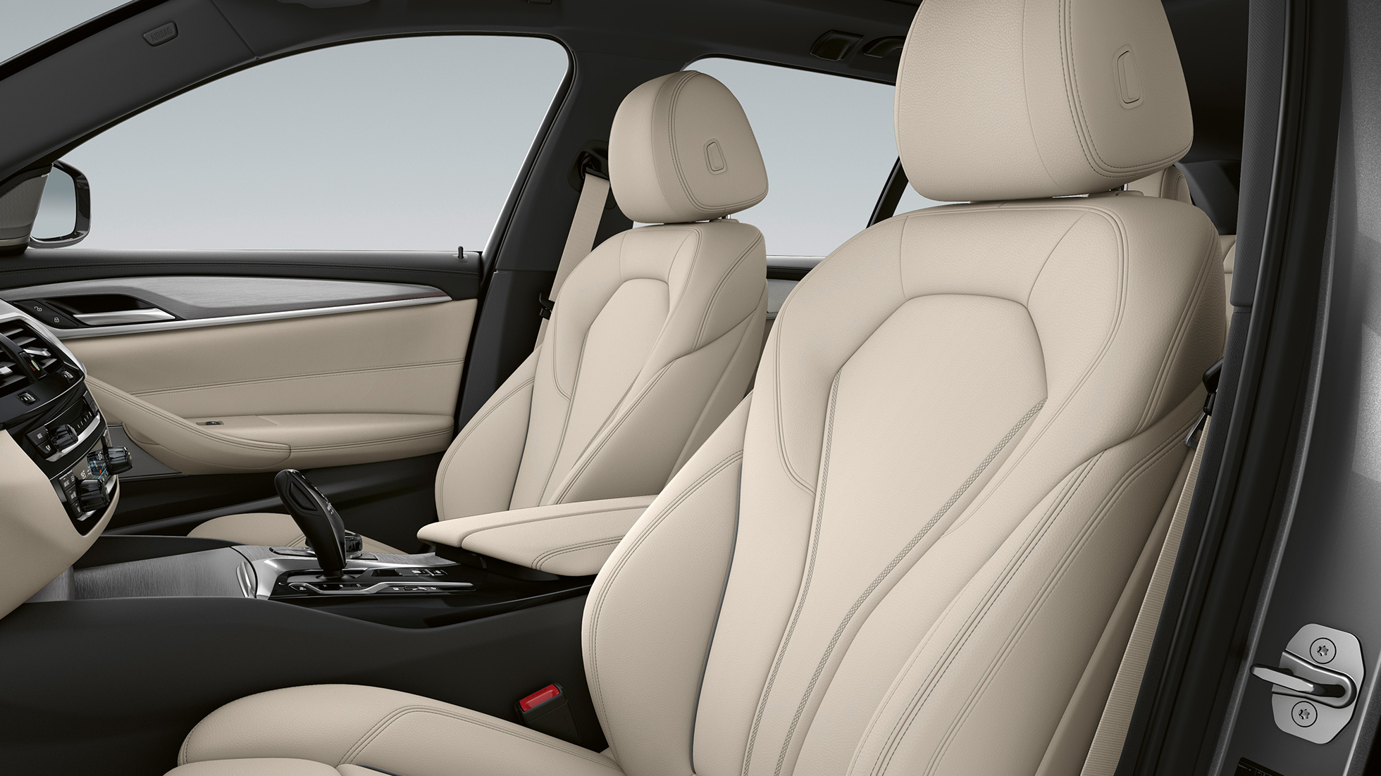Équipement de base de la BMW Série 5 Touring G31, sellerie Sellerie en cuir Dakota Elfenbeinweiß avec surpiqûre exclusive et passepoil contrasté de la BMW Série 5 Touring 530i G31 2020, équipement de base et habitacle