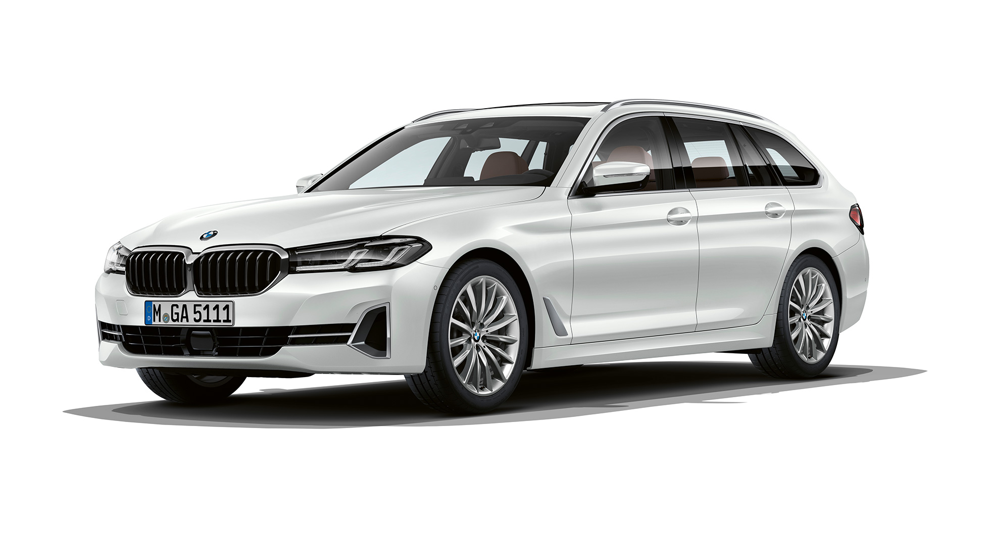 BMW Série 5 Touring G31 Luxury Line, avant BMW Série 5 Touring 530i G31 2020 Luxury Line en Mineralweiß, vue de trois quarts avant