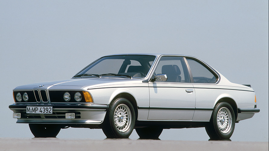 BMW 635CSi (E24) Vista laterale a tre quarti da ferma BMW 635CSi (E24) Vista laterale a tre quarti da ferma