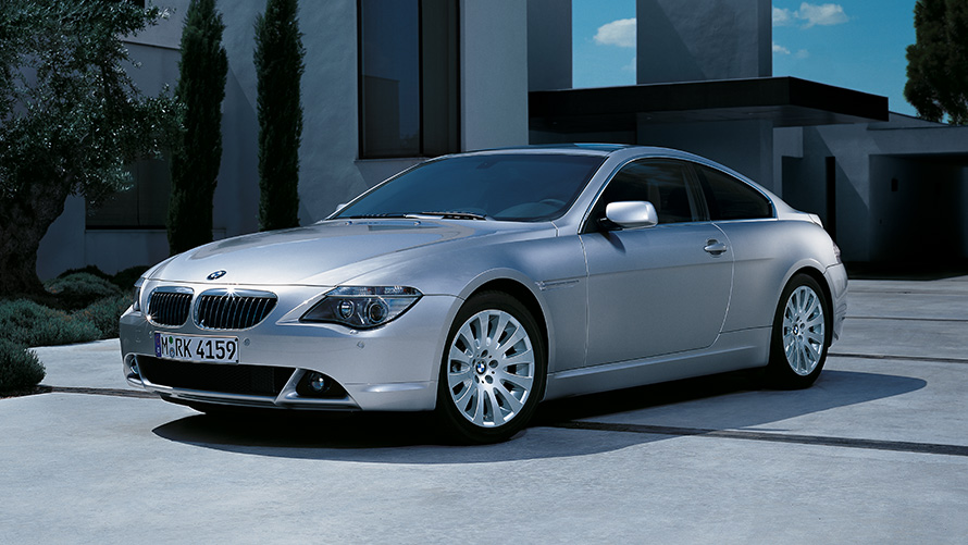 BMW Serie 6 Coupé (E63) vista laterale a tre quarti da ferma BMW Serie 6 Coupé (E63) vista laterale a tre quarti da ferma