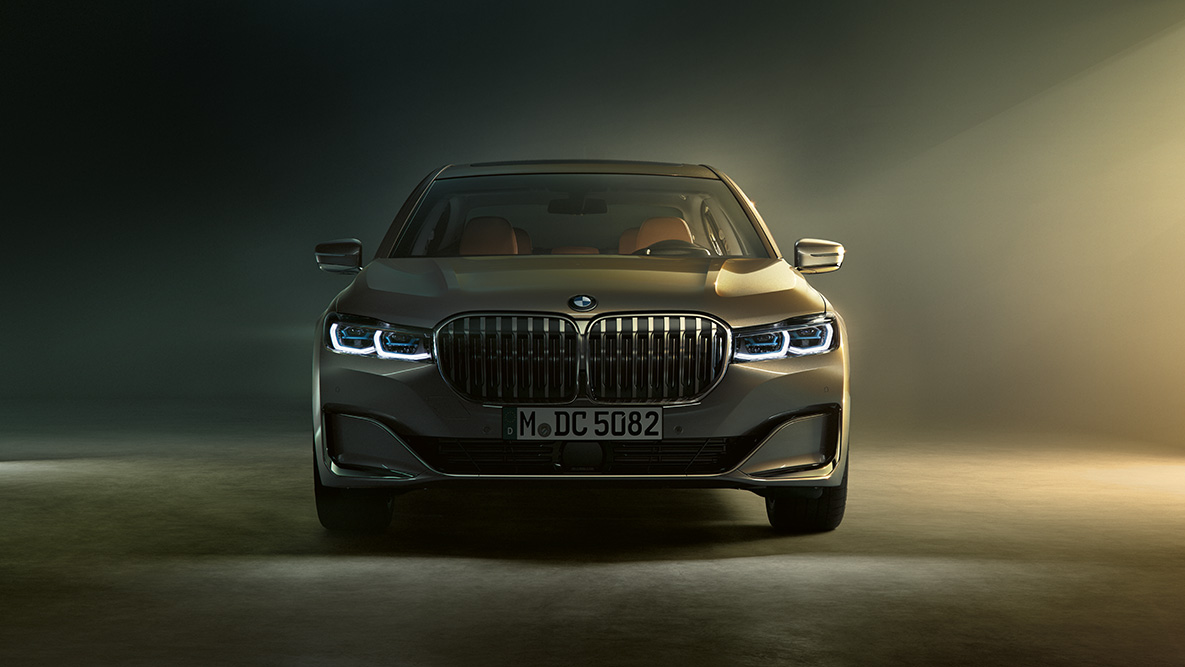 BMW 7er Limousine Frontansicht BMW 7er Limousine: Frontansicht in gedimmtem Licht