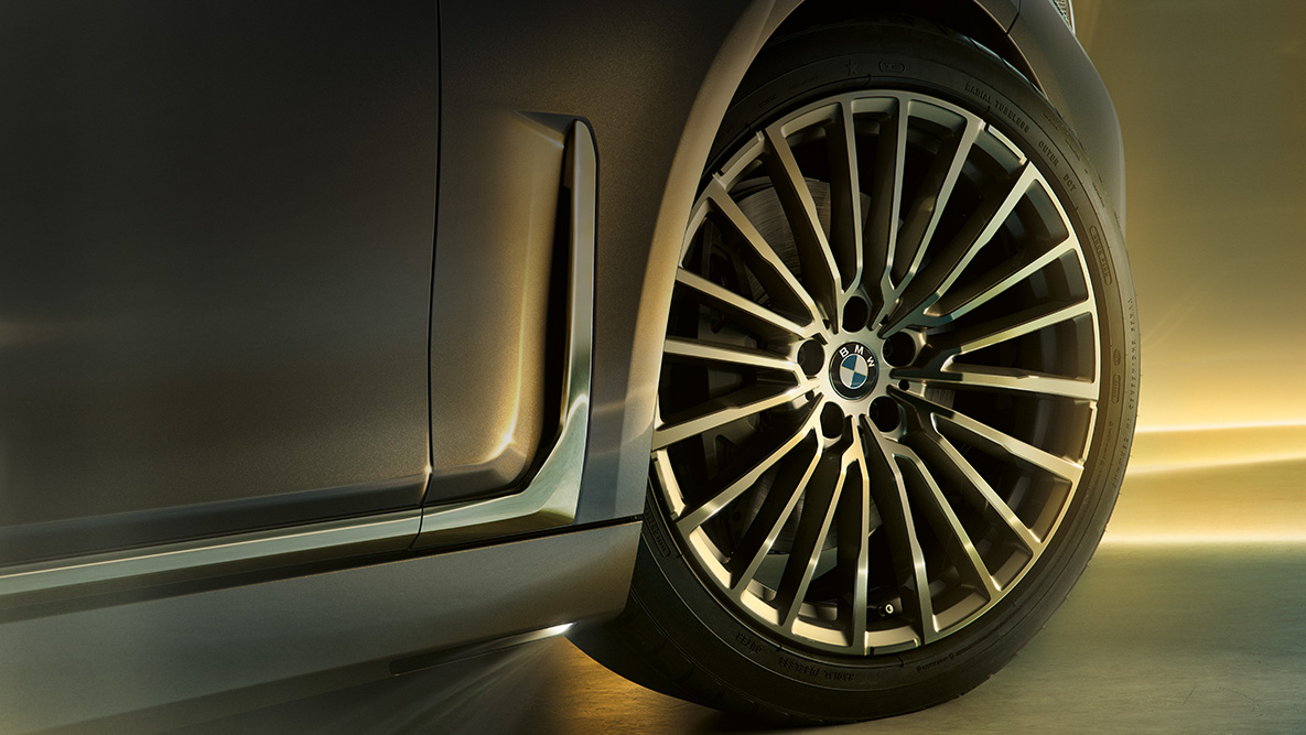 BMW 7er Limousine Räder mit Vielspeichendesign BMW 7er Limousine: Nahaufnahme der Räder mit Vielspeichendesign