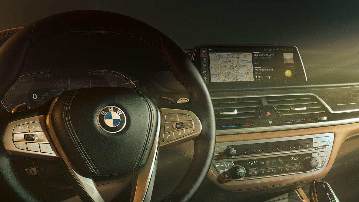 BMW 7er Limousine BMW Remote Software Upgrade BMW Remote Software Upgrade: Nahaufnahme der Instrumentenkombination