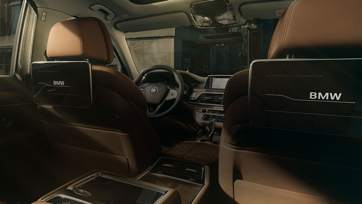 BMW 7er Limousine Fond-Entertainment BMW 7er Limousine: Blick von hinten auf das Fond-Entertainment mit HD-Touchscreens