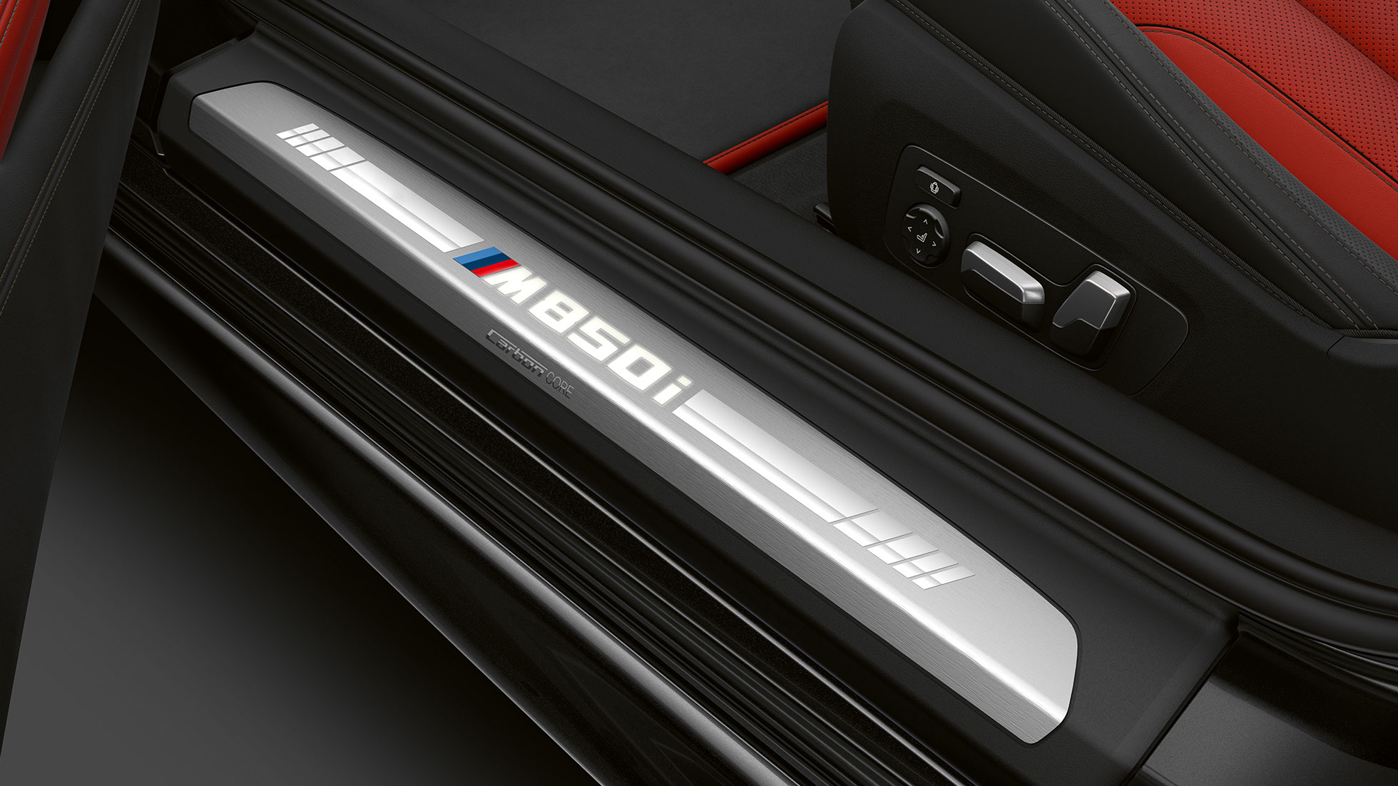 BMW M850i xDrive, Carbonschwarz metallic, seuils de porte. G14 BMW M850i xDrive, Carbonschwarz metallic, seuils de porte. G14