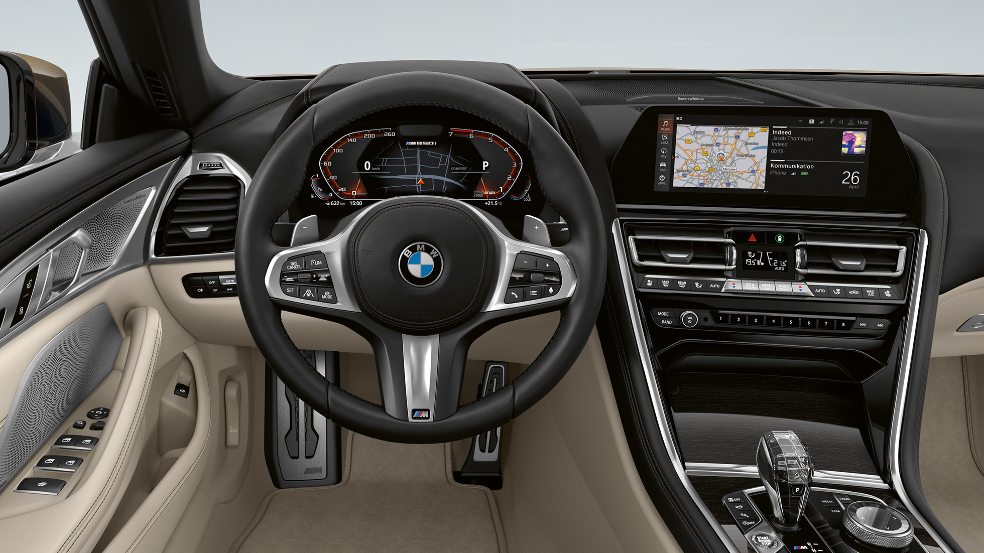 BMW M850i xDrive, Dravit Grey metallic, cockpit con volante M in pelle. BMW M850i xDrive, Dravit Grey metallic, cockpit con volante M in pelle.