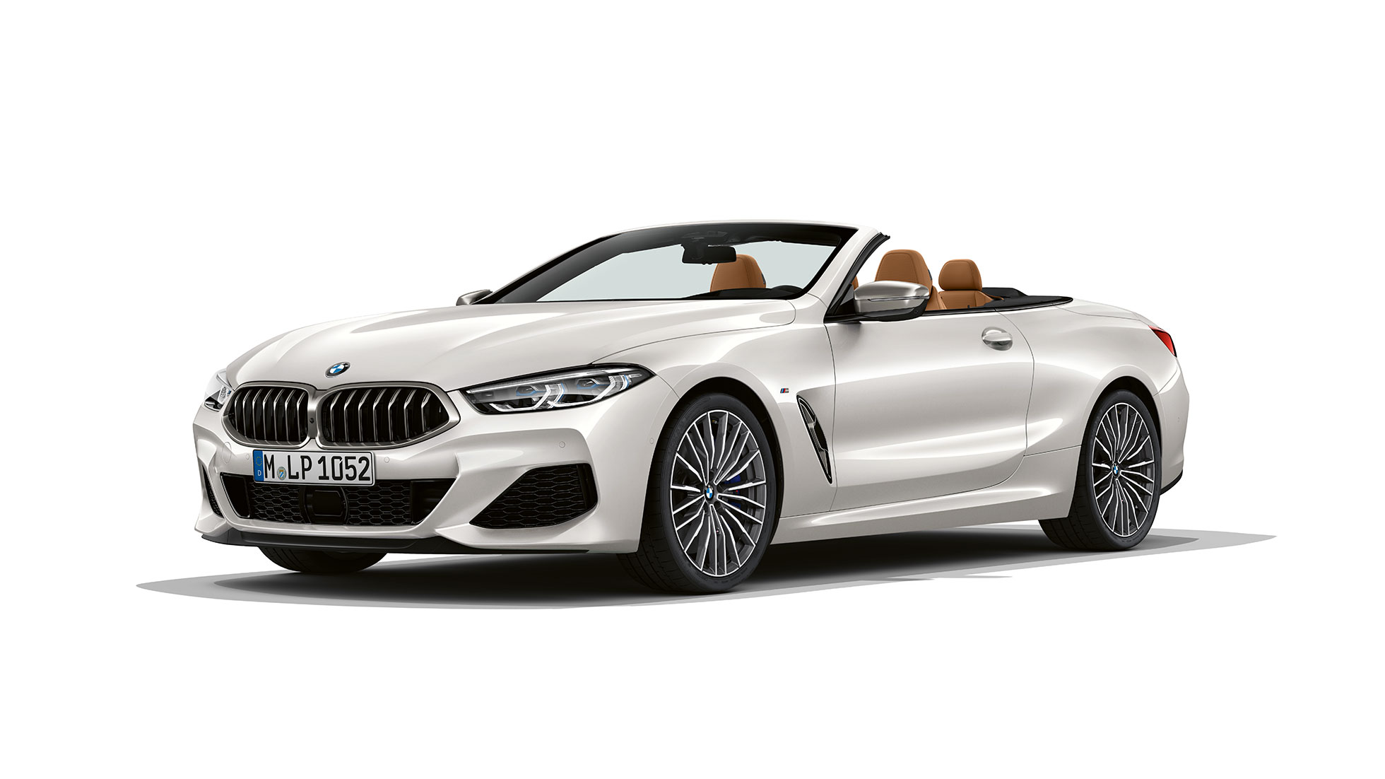 BMW M850i xDrive, Mineralweiss metallic, Dreiviertelansicht Front. BMW M850i xDrive, Mineralweiss metallic, Dreiviertelansicht Front.