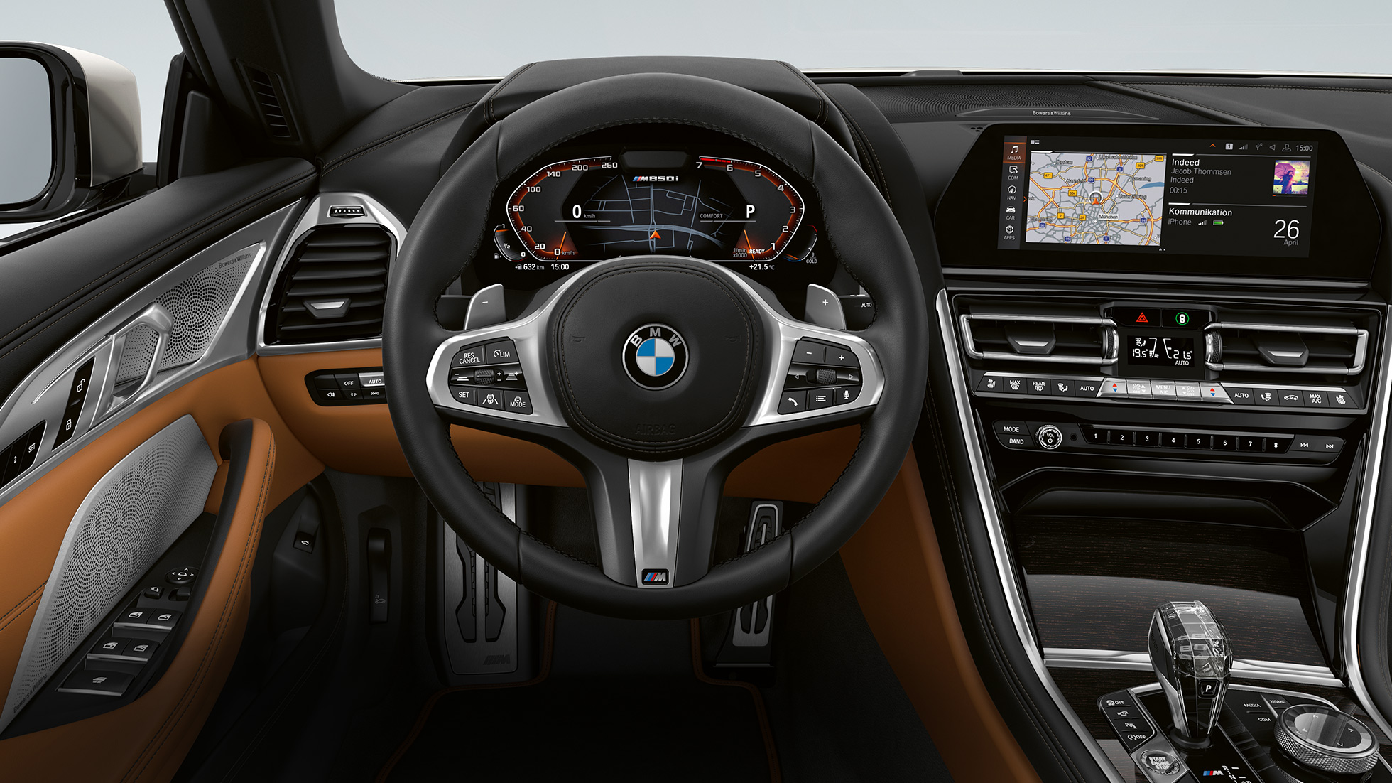 BMW M850i xDrive, volante M in pelle con paddle e comandi multifunzione. BMW M850i xDrive, volante M in pelle con paddle e comandi multifunzione.