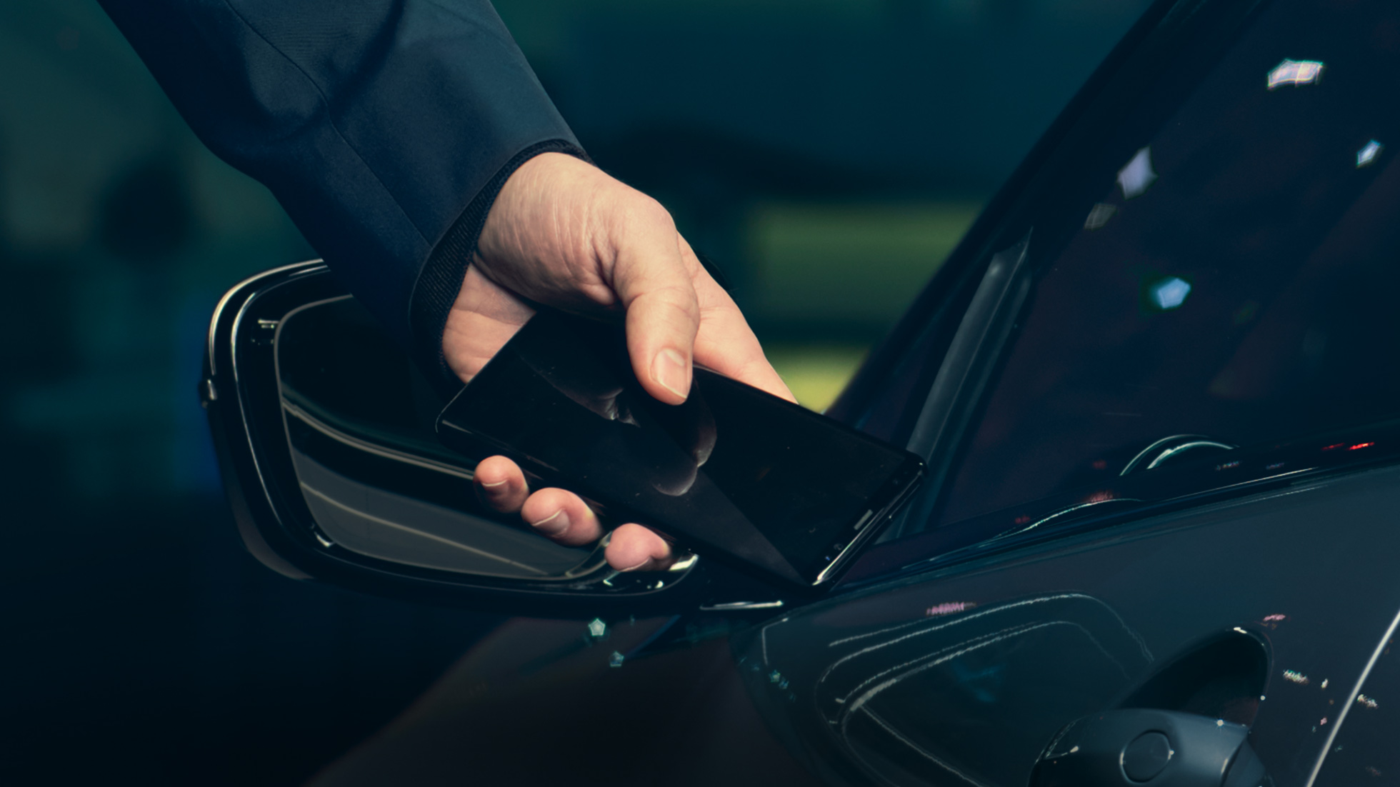 BMW M850i xDrive, apertura della vettura con smartphone tramite Digital Key. BMW M850i xDrive, apertura della vettura con smartphone tramite Digital Key.