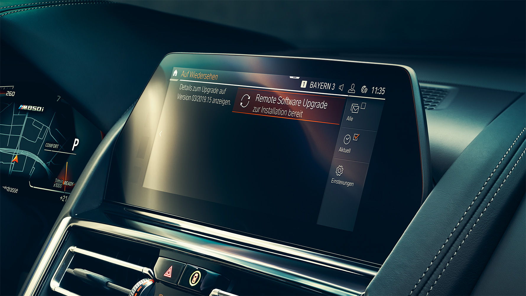BMW Serie 8 Coupé, cockpit Abitacolo della BMW Serie 8 Coupé con Control Display e Remote Software Upgrade.