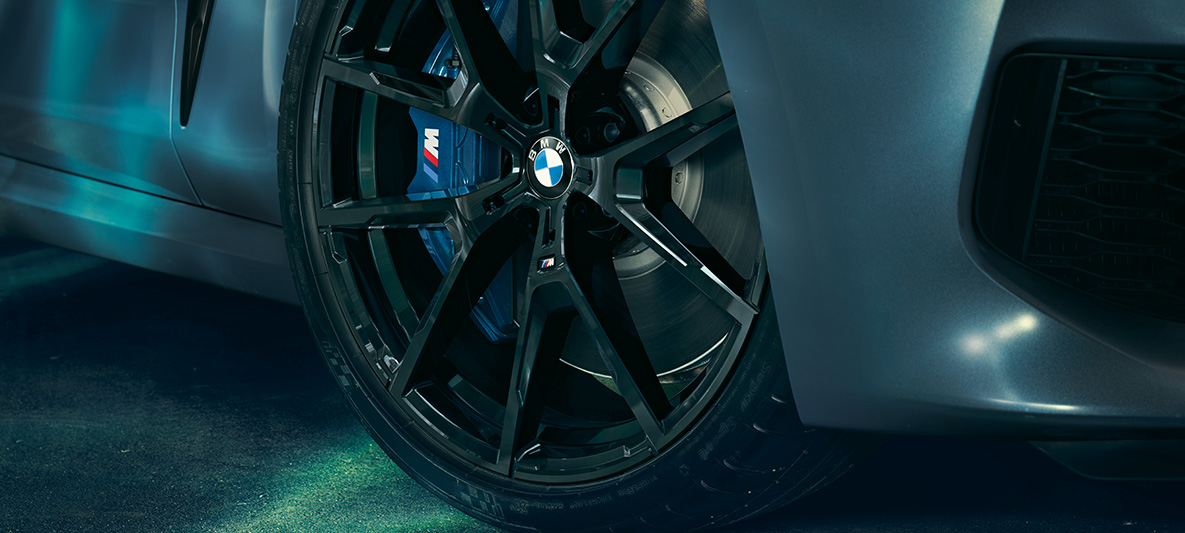 BMW M850i Coupé First Edition, primo piano della ruota Cerchio in lega leggera da 20” della BMW M850i Coupé First Edition