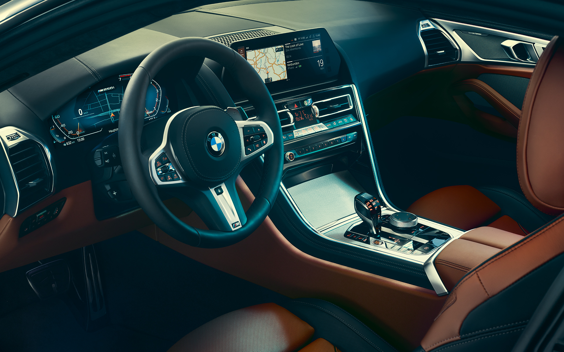 BMW Serie 8 Coupé, volante Abitacolo della BMW Serie 8 Coupé con il volante in primo piano