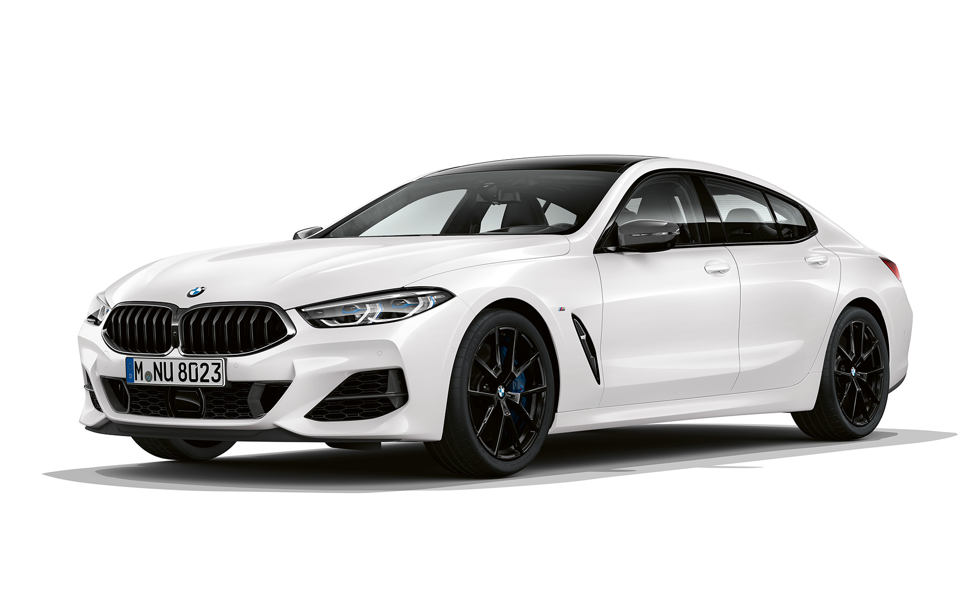 Pure Contrast, vista anteriore a tre quarti G16 BMW Serie 8 Gran Coupé, Pure Contrast, vista anteriore a tre quarti G16