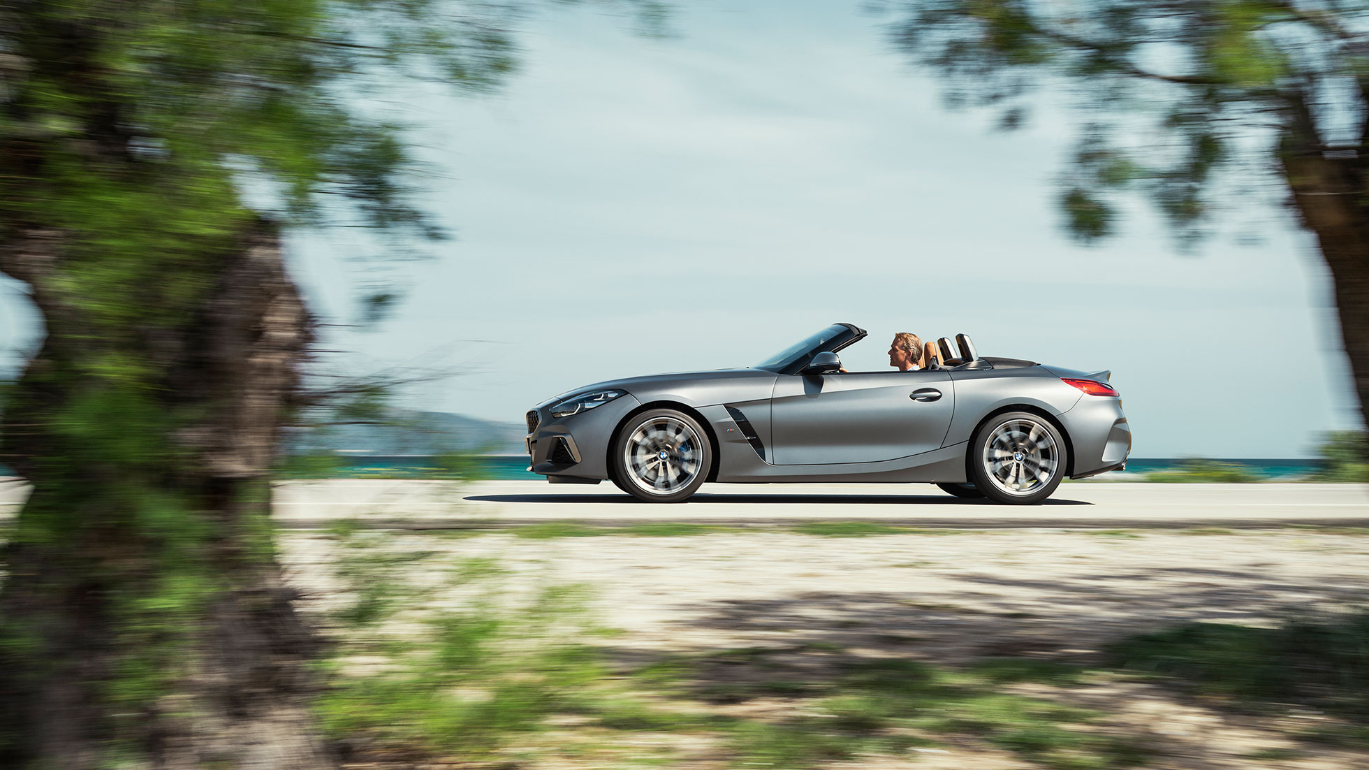 Exterieur BMW Z4 M40i G29 BMW Z4 Roadster M40i G29 2019 Cabrio BMW Individual Frozen Grey metallic Seitenansicht