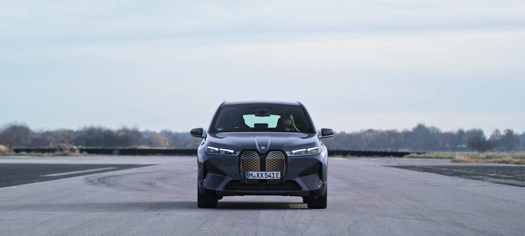 Launch Control BMW M IconicSounds Electric BMW iX M60 i20 2022 Oxid Grey metallizzato Video BMW iX M60 i20 2022 Oxid Grey metallizzato Accelerazione Modalità di guida SPORT+ Launch Control Start BMW M IconicSounds Electric Video