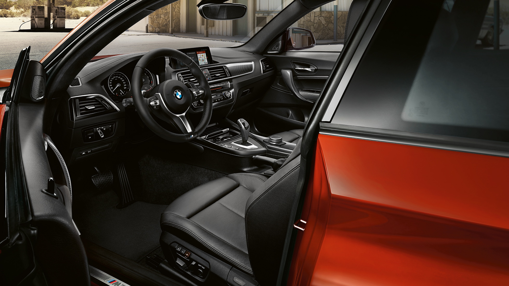 Cockpit BMW M240i Coupé F22 Cockpit BMW M240i Coupé F22 2017 Sunset Orange metallic Innenraum