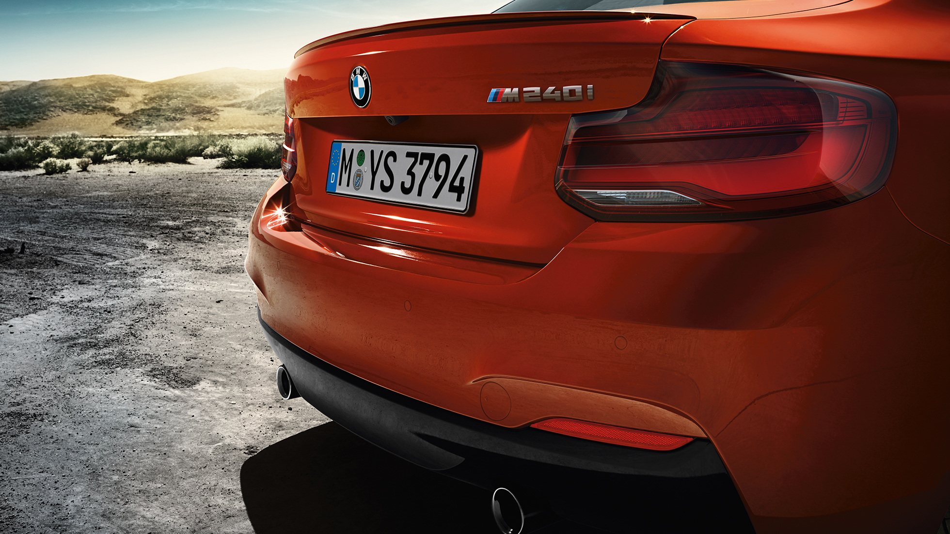 Heckdesign BMW M240i Coupé F22 Heckdesign BMW M240i Coupé F22 2017 Sunset Orange metallic Dreiviertel-Heckansicht