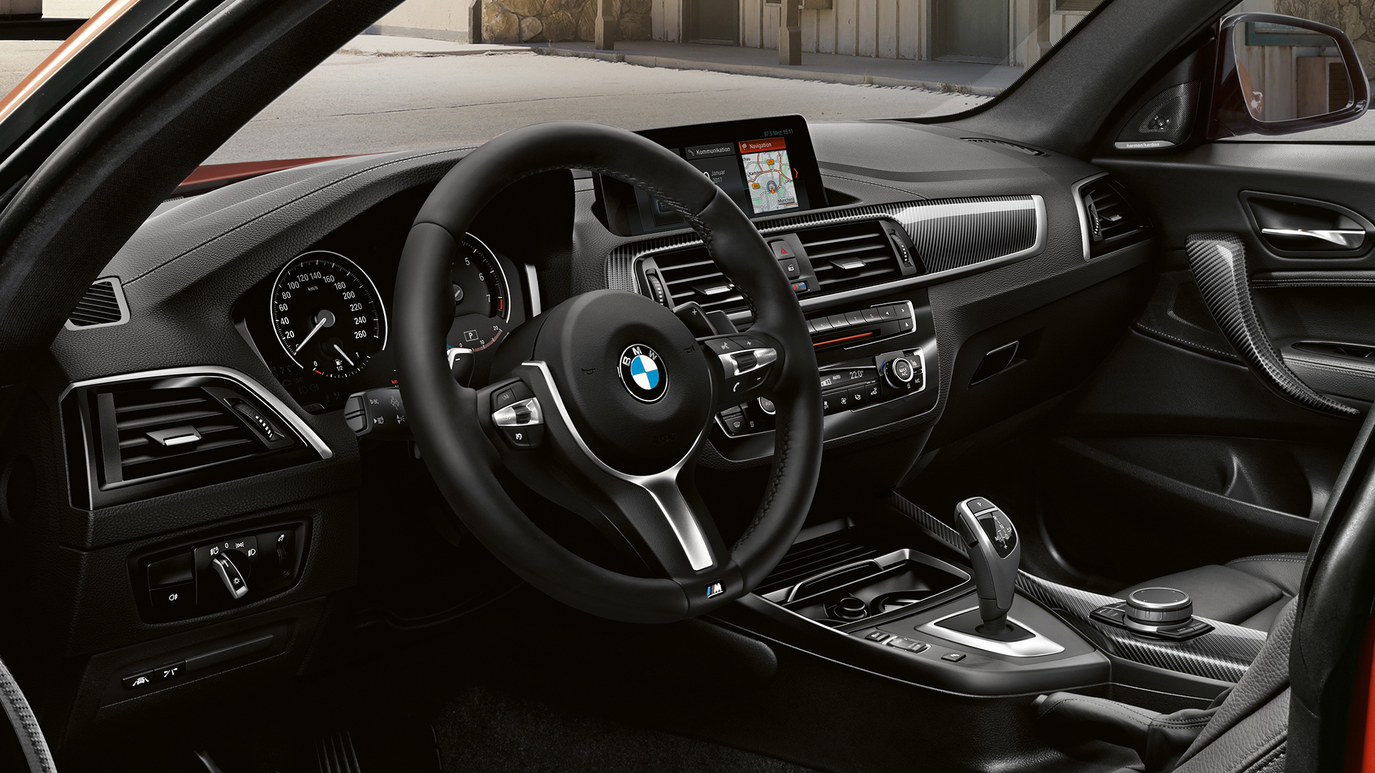 Cockpit BMW M240i Coupé F22 Cockpit BMW M240i Coupé F22 2017 Sunset Orange metallic Innenraum