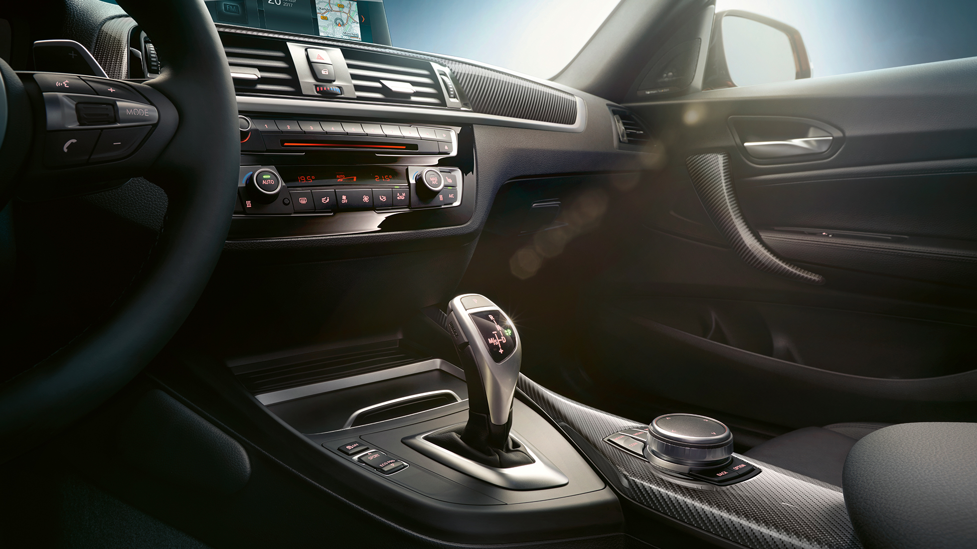 Levier de changement de vitesse de la BMW M240i Coupé F22 Levier de changement de vitesse de la BMW M240i Coupé F22 2017, habitacle