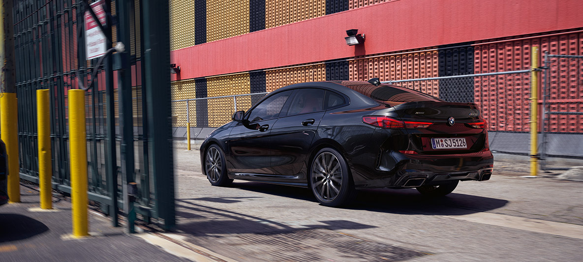 M Performance Paket BMW M235i xDrive Gran Coupé F44 M Performance Paket BMW M235i xDrive Gran Coupé Black Sapphire metallic F44 Dreiviertel-Seitenansicht