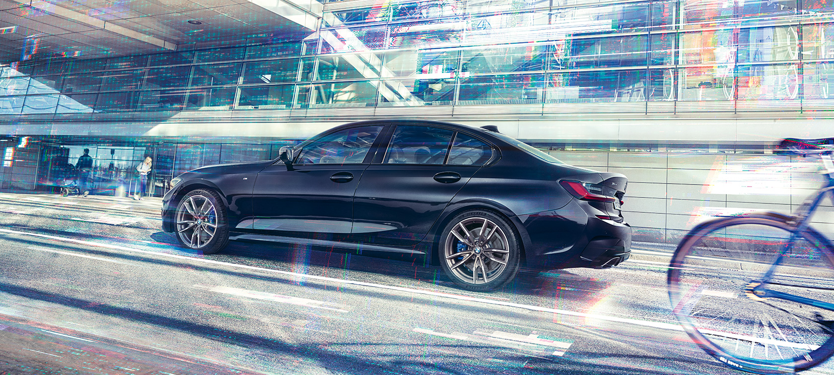 BMW M340i xDrive Limousine G20 2020 Seitenansicht fahrend BMW M340i xDrive Limousine G20 2020 Saphirschwarz metallic Seitenansicht fahrend