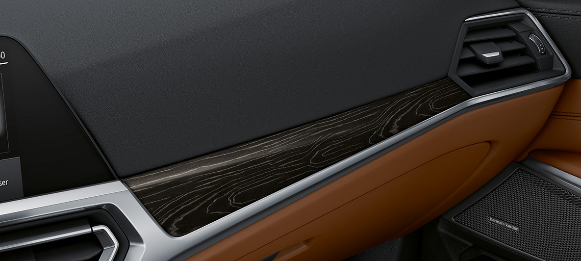 BMW Individual Interieurleisten Edelholz BMW M3 Limousine 2020 G80 Innenraum BMW Individual Interieurleisten Edelholzausführung 'Fineline' schwarz mit Silbereffekt offenporig M3 Limousine G80 2020 Innenraum