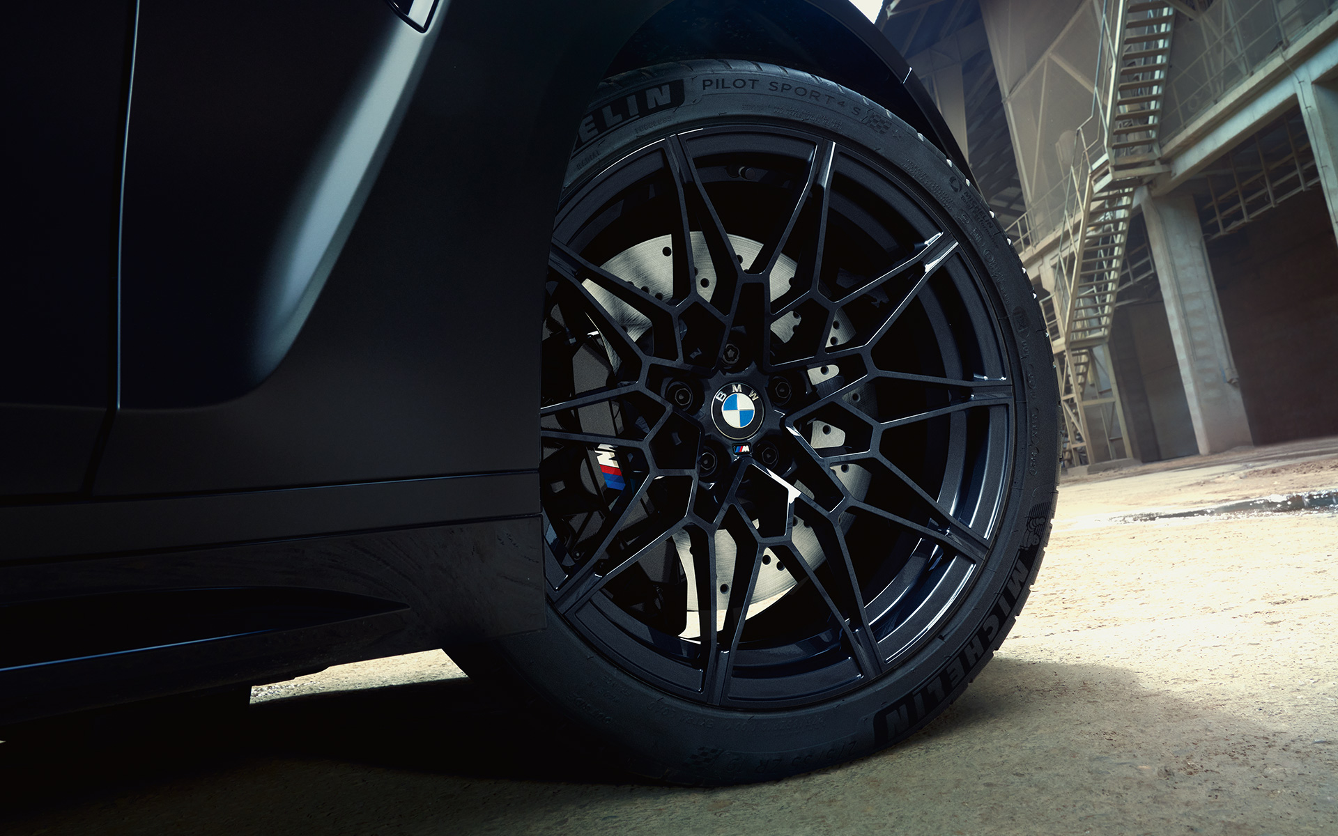 M Compound-Bremse schwarz BMW M3 Competition Touring G81 BMW M3 Competition Touring G81 BMW Individual Frozen Black metallic M Compound-Bremse schwarz Nahaufnahme