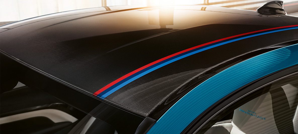 BMW M4 Coupé, M Heritage Edition, tetto in carbonio BMW M4 Coupé, M Heritage Edition, edizione speciale, tetto in carbonio con strisce M