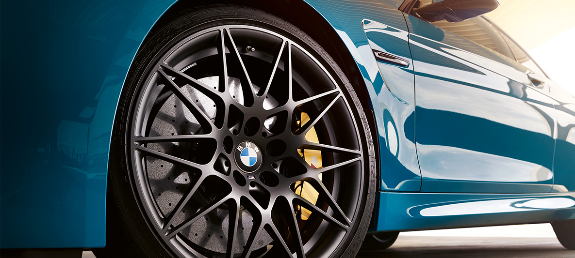 BMW M4 Coupé, M Heritage Edition, pneumatici e cerchi BMW M4 Coupé, M Heritage Edition, edizione speciale, pneumatici e cerchi