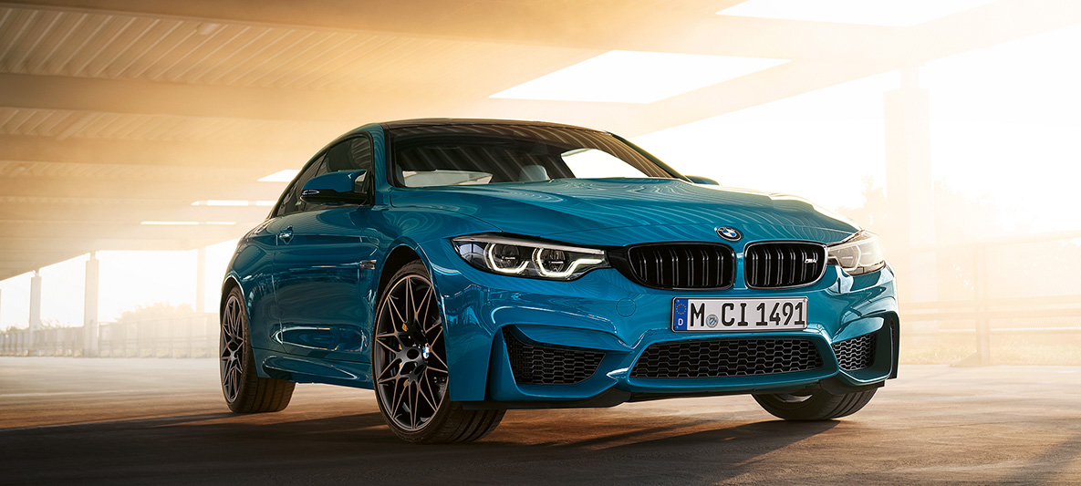 BMW M4 Coupé, M Heritage Edition, Laguna Seca Blue BMW M4 Coupé, M Heritage Edition, edizione speciale, Laguna Seca Blue