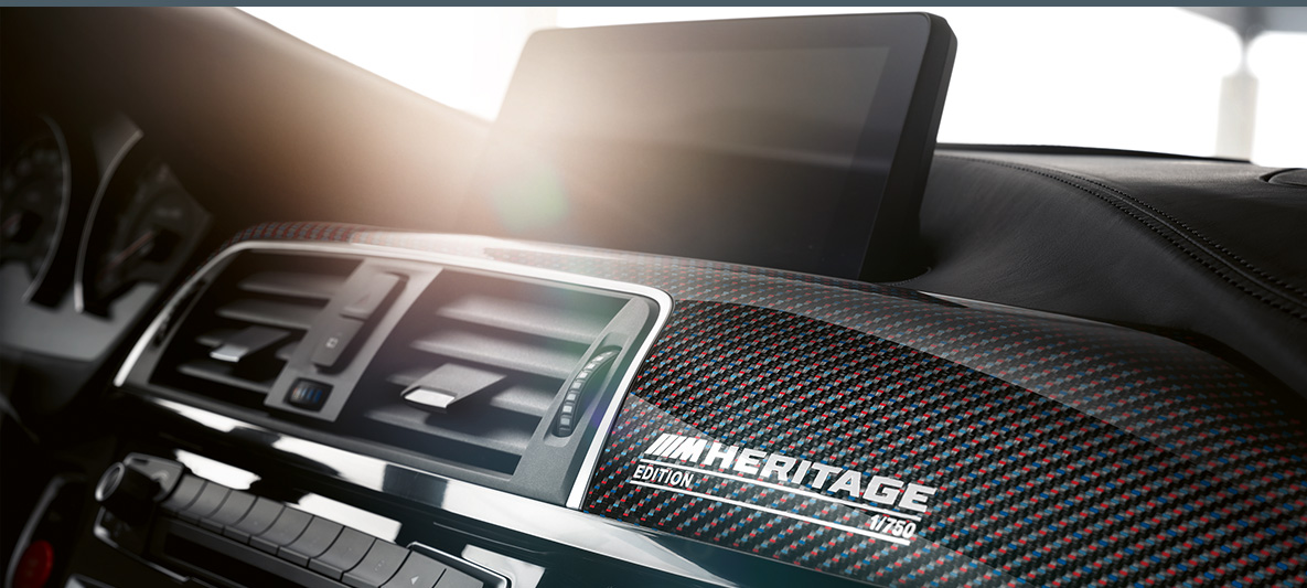 BMW M4 Coupé, M Heritage Edition, cockpit BMW M4 Coupé, M Heritage Edition, edizione speciale, cockpit
