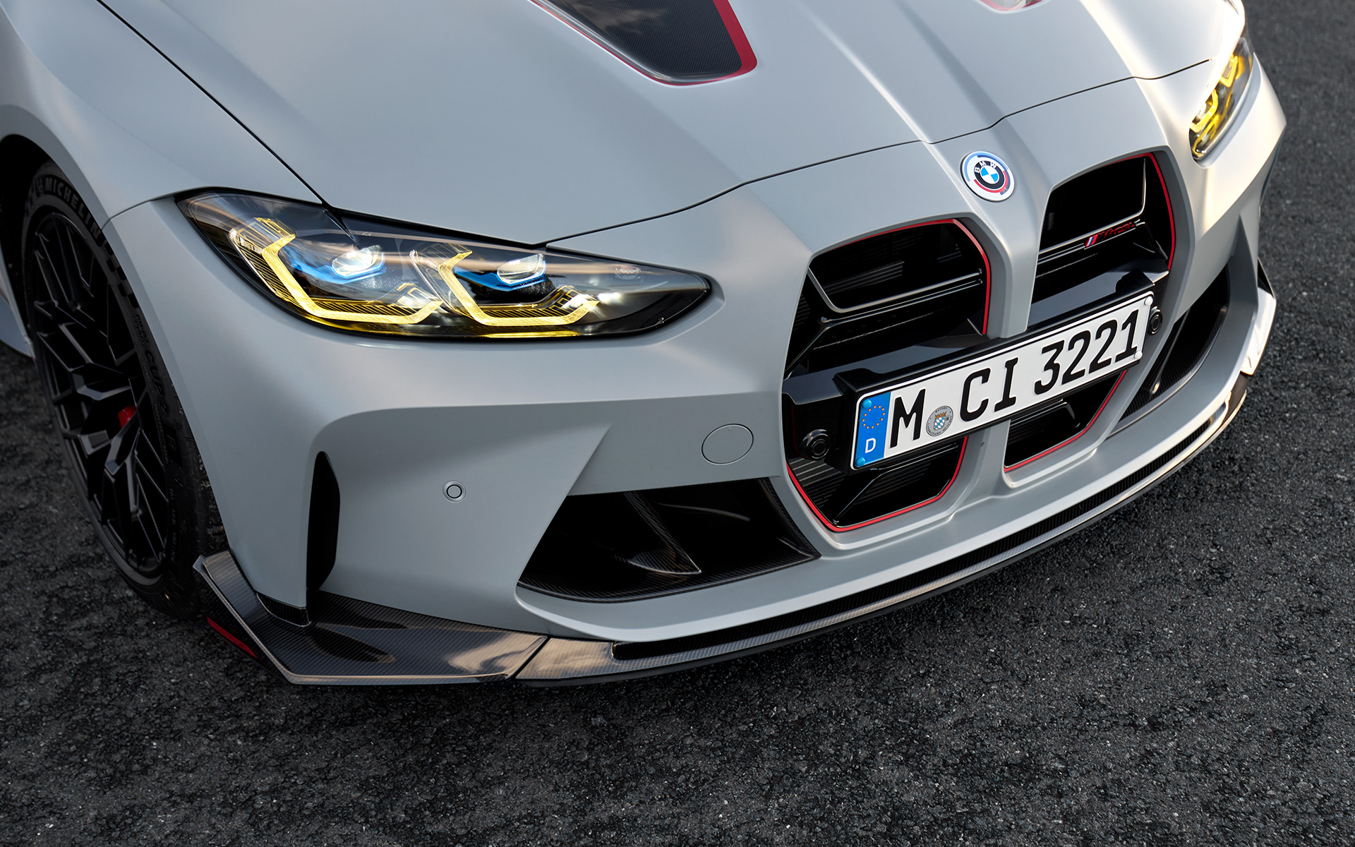 M Carbon Frontsplitter BMW M4 CSL G82 BMW M4 CSL G82 BMW Individual Sonderlackierung Frozen Brooklyn Grey metallic M Carbon Frontsplitter Nahaufnahme Frontansicht
