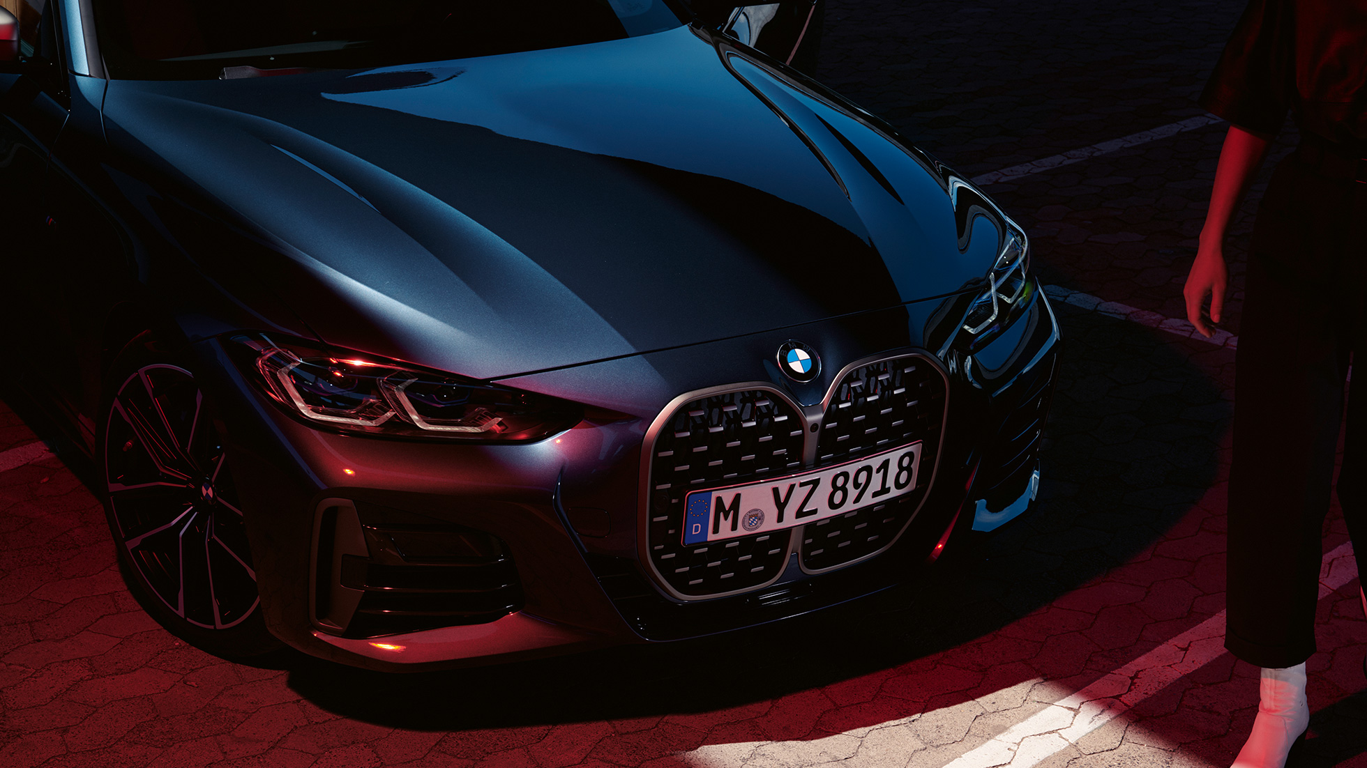 BMW Doppelniere BMW M440i xDrive Coupé G22 2020 BMW M440i xDrive Coupé Arctic Race Blue metallic G22 2020 Dreiviertel Frontansicht BMW Doppelniere