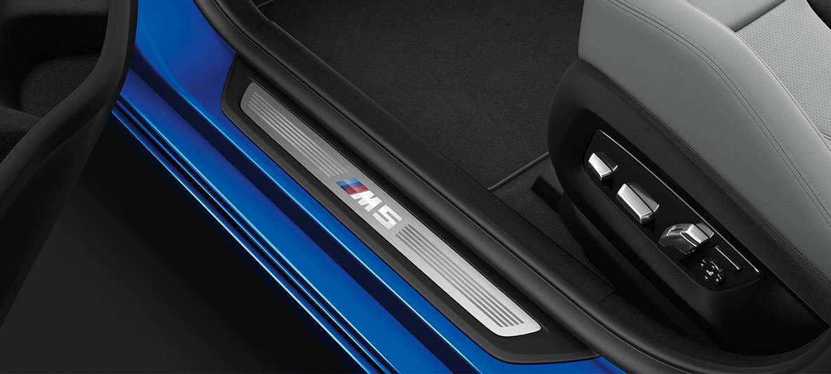 M5 Einstiegsleiste. BMW M5 Detail Einstiegsleiste.
