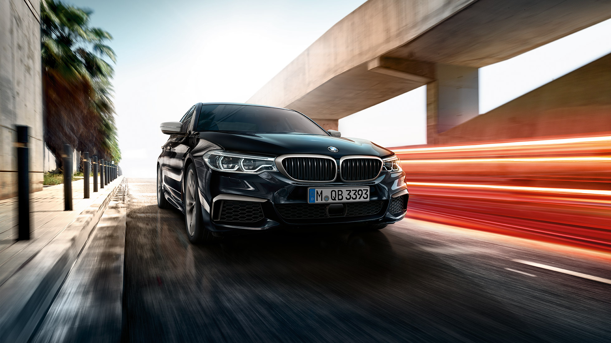 Exterieur-Design. BMW M550i und BMW M550d Dreiviertel-Frontansicht.