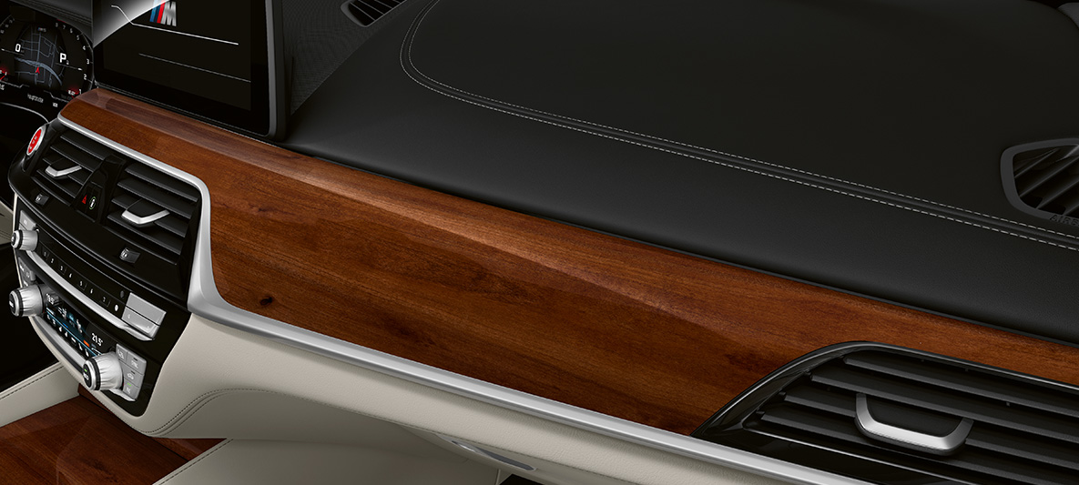 BMW Individual BMW M5 Limousine F90 2020 BMW Individual Interieurleisten Zwetschge braun hochglänzend mit Akzentleiste Perlglanz Chrom BMW Individual BMW M5 Limousine F90 LCI Facelift 2020 BMW Individual Interieurleisten Zwetschge braun hochglänzend mit Akzentleiste Perlglanz Chrom