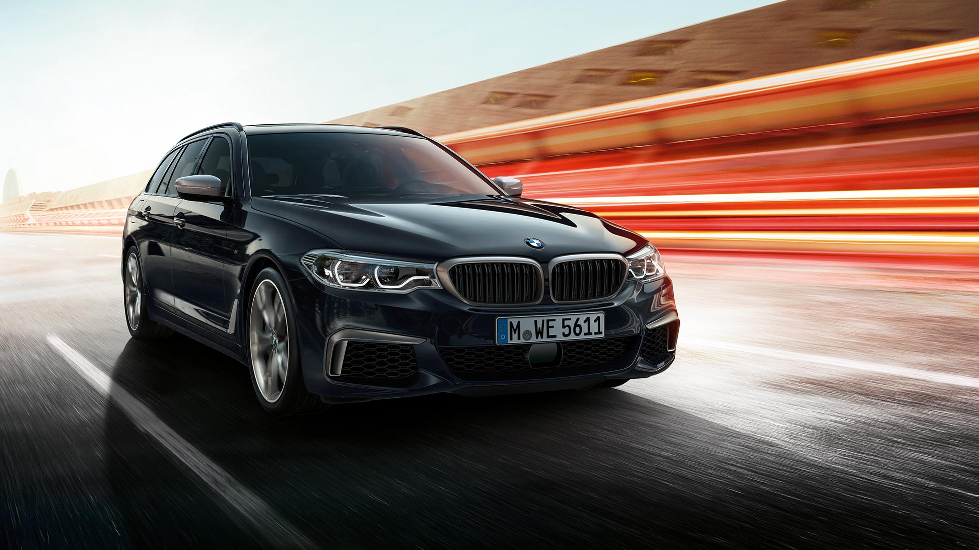 BMW Niere BMW M550d xDrive Touring BMW Niere BMW M550d xDrive Touring G31 Azuritschwarz metallic Nahaufnahme Front
