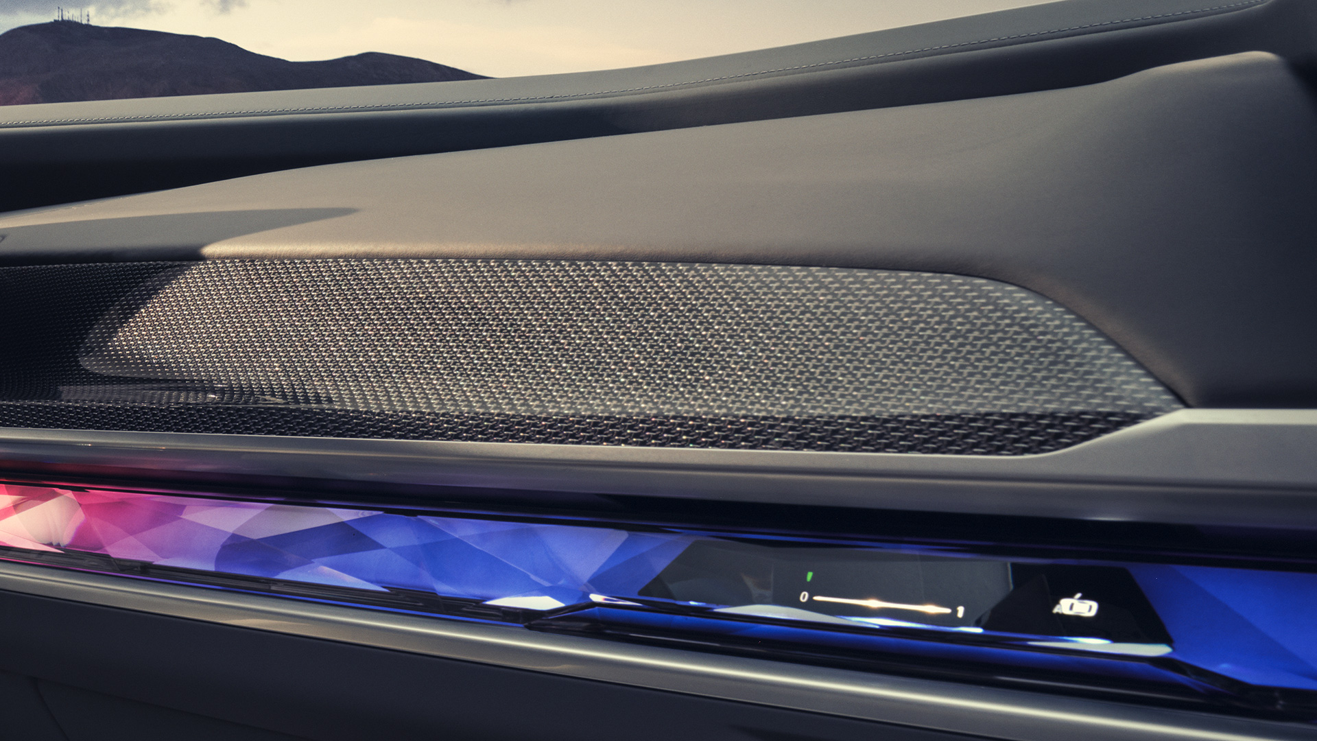 M Interieurleisten ‘Carbon Fibre’ BMW M760e xDrive Limousine G70 M Interieurleisten ‘Carbon Fibre’ BMW M760e xDrive Limousine G70 Nahaufnahme